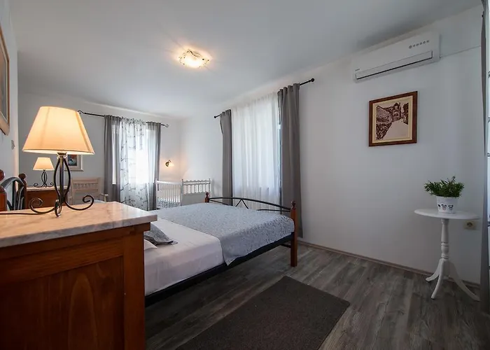 아파트 Luxury Mansarda Duplex - Centre - Stone House